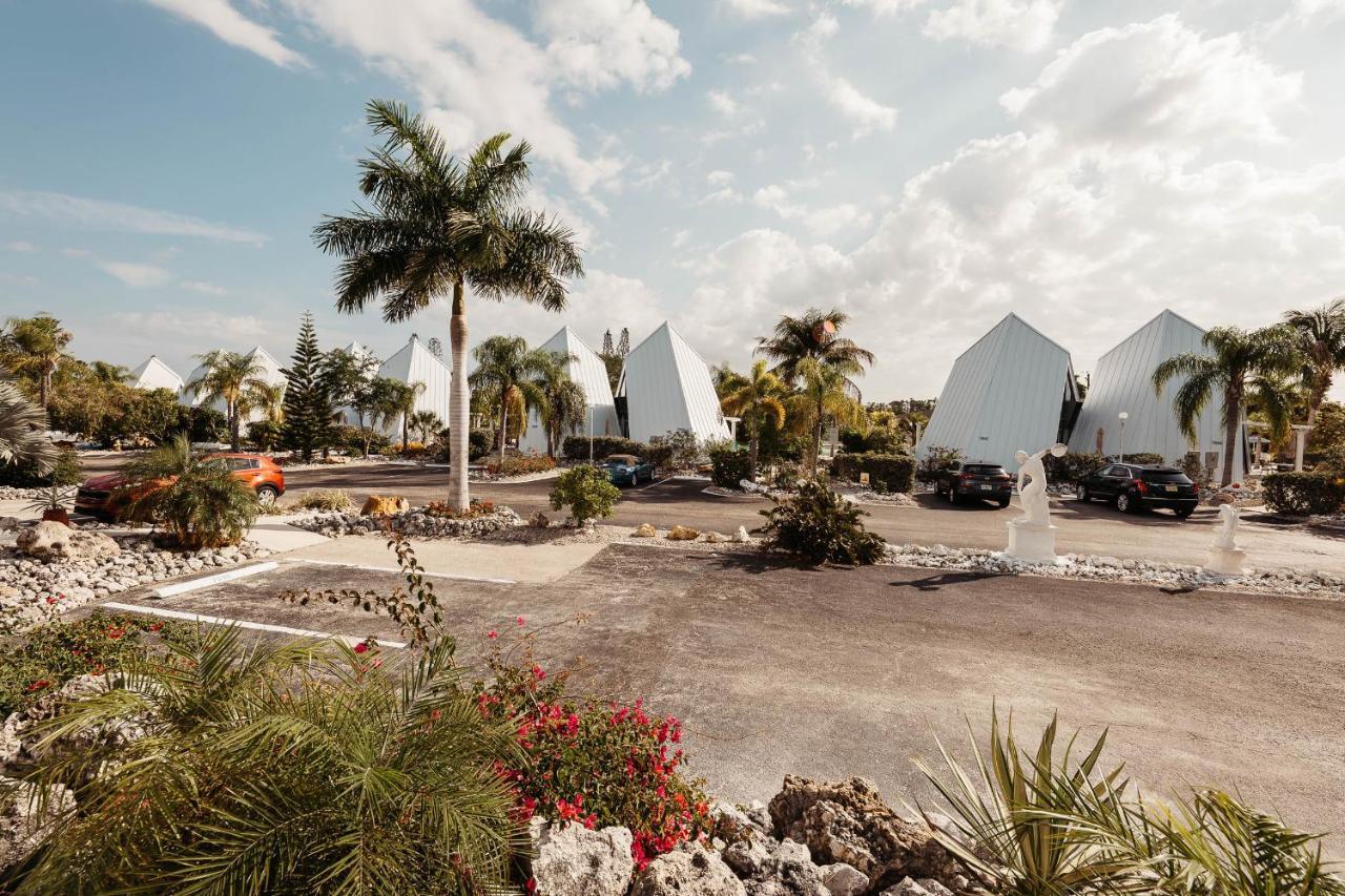 Pyramids In Florida Hotell Estero Eksteriør bilde