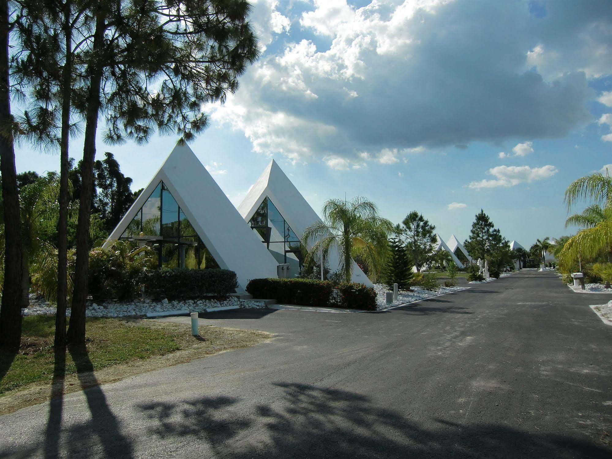 Pyramids In Florida Hotell Estero Eksteriør bilde